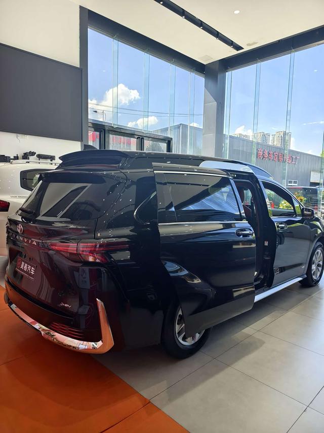 Toyota Granvia 2024 thumb 9