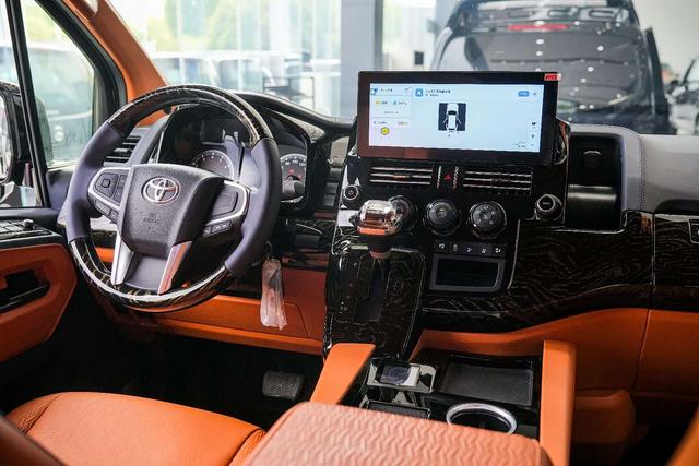 Toyota HiAce 2025 thumb 8