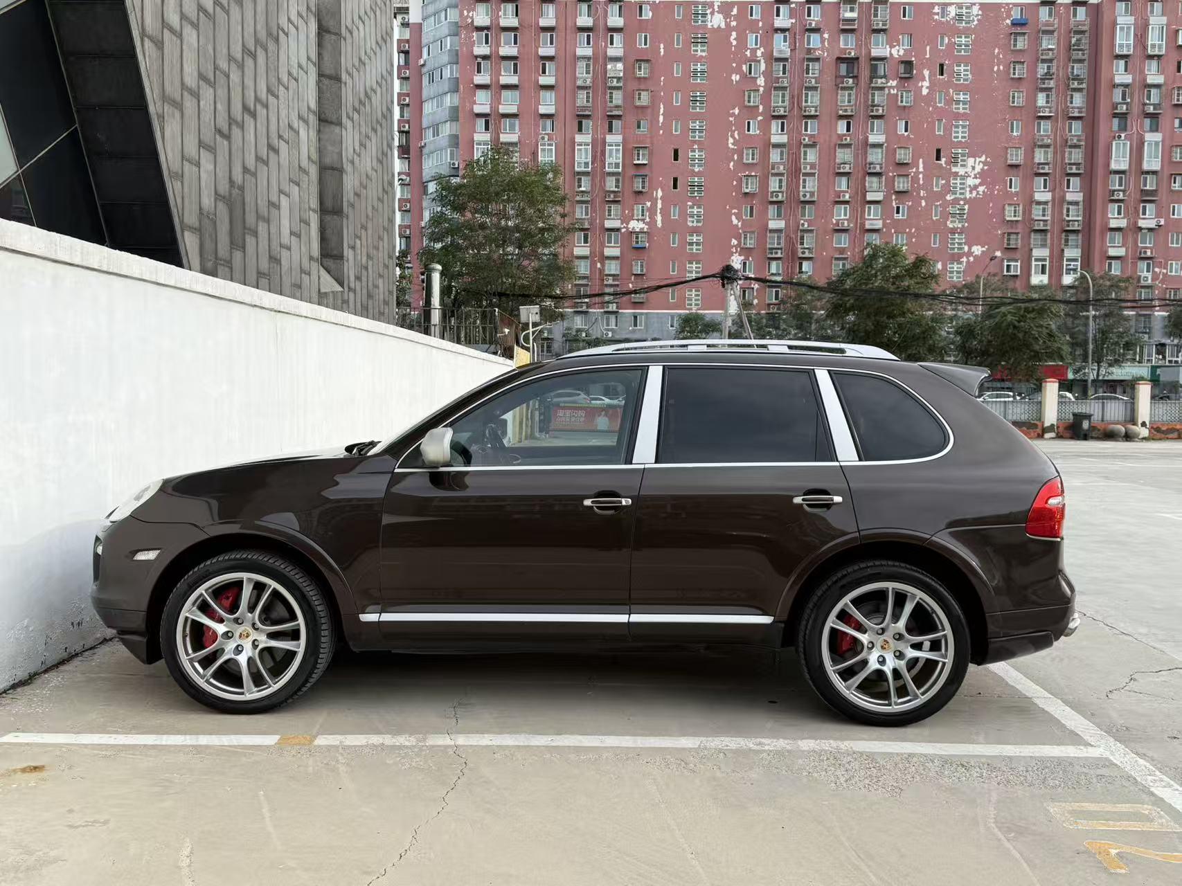 Porsche Cayenne 2010 thumb 2