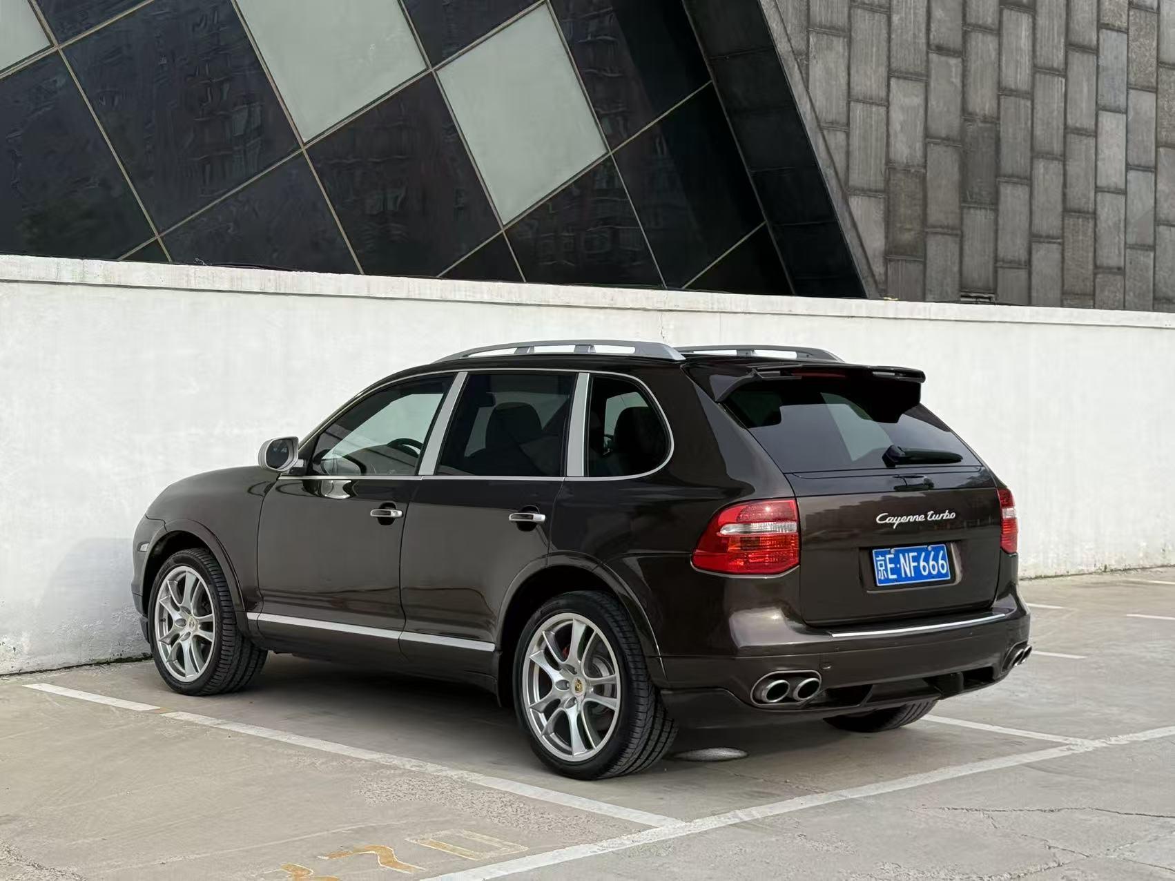 Porsche Cayenne 2010 thumb 3