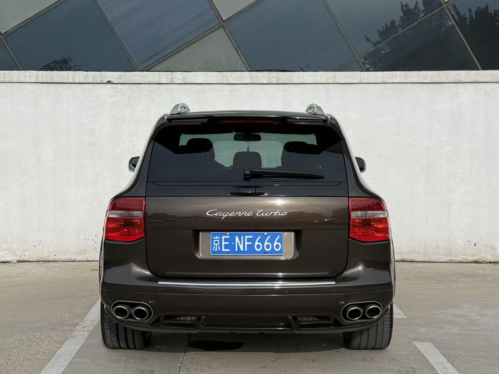 Porsche Cayenne 2010 thumb 4