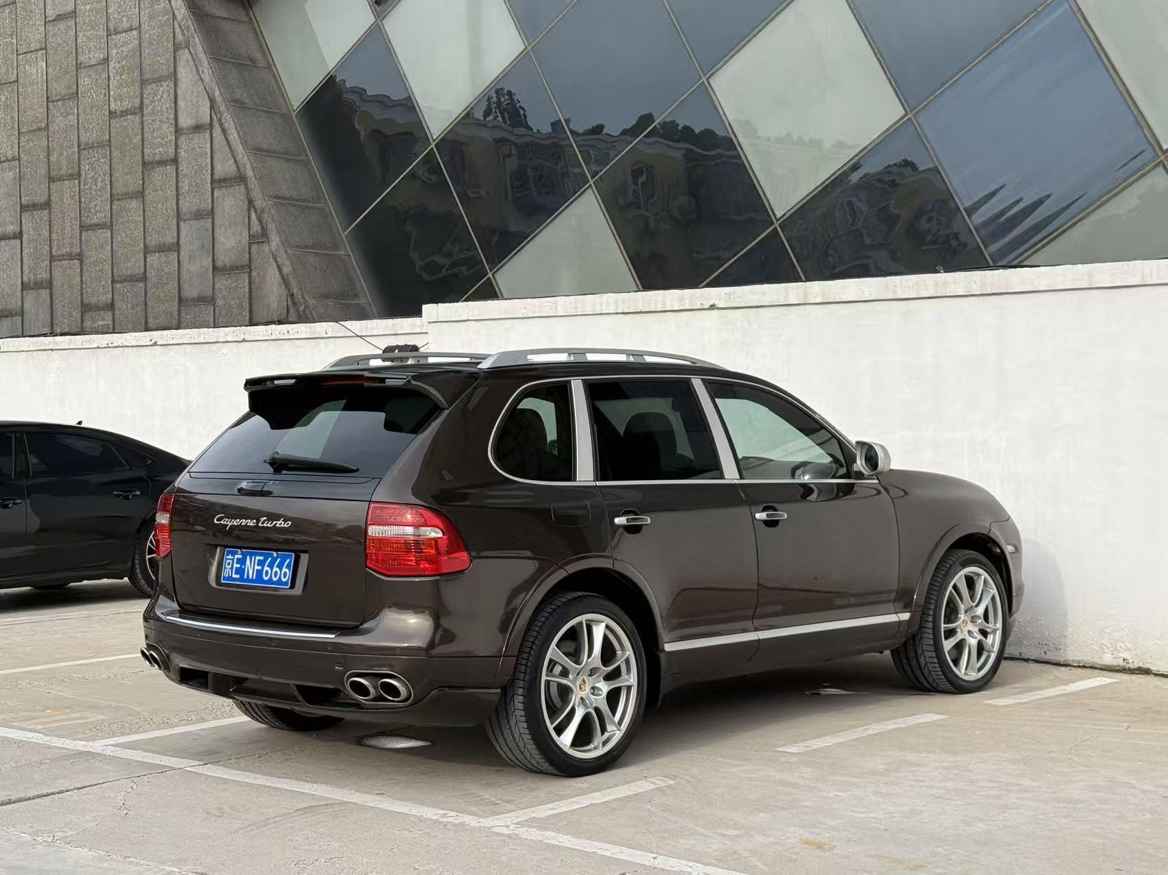 Porsche Cayenne 2010 thumb 5
