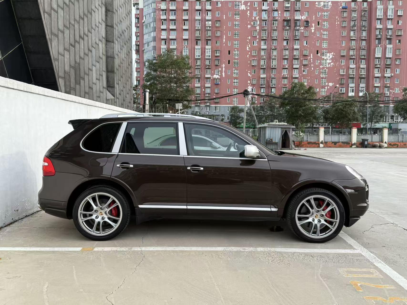 Porsche Cayenne 2010 thumb 6