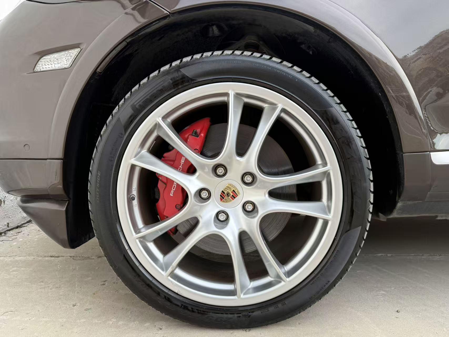 Porsche Cayenne 2010 thumb 8