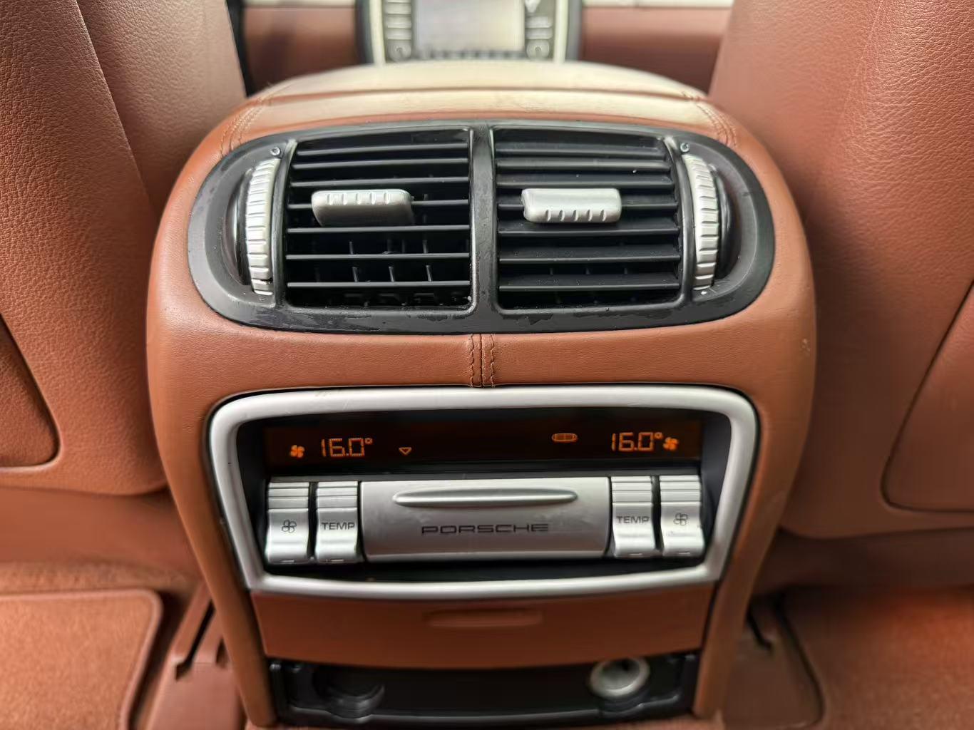 Porsche Cayenne 2010 thumb 9
