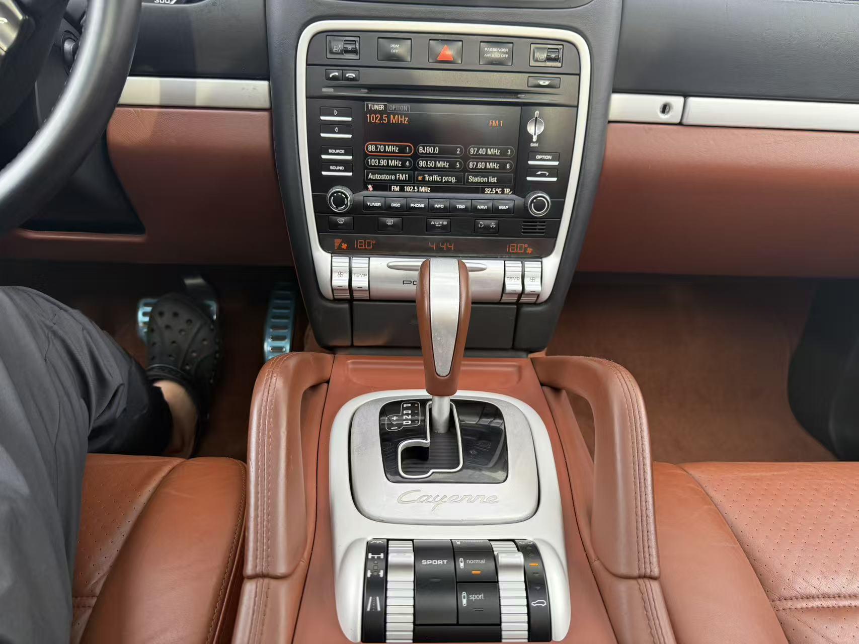 Porsche Cayenne 2010 thumb 12