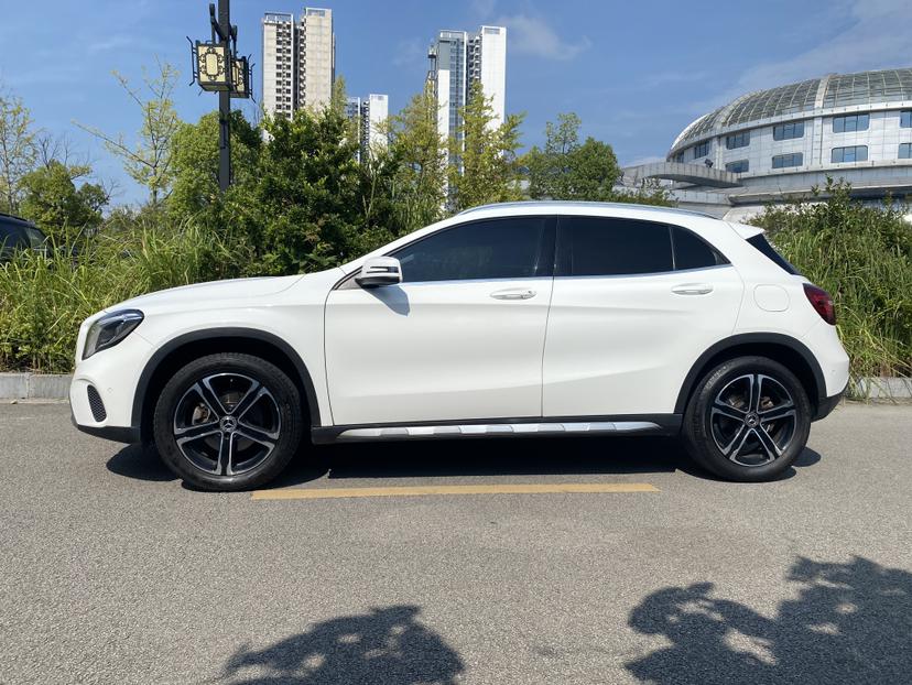 Mercedes-Benz GLA 2018 thumb 2