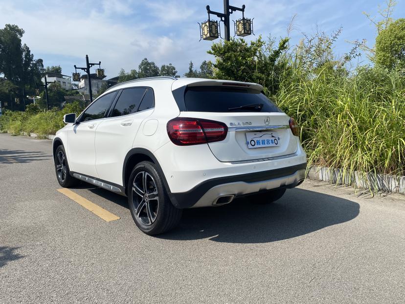 Mercedes-Benz GLA 2018 thumb 3
