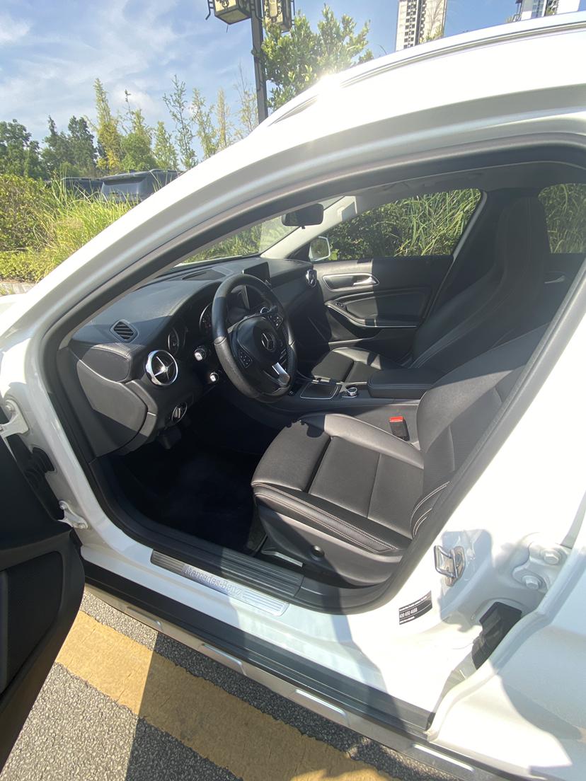 Mercedes-Benz GLA 2018 thumb 11