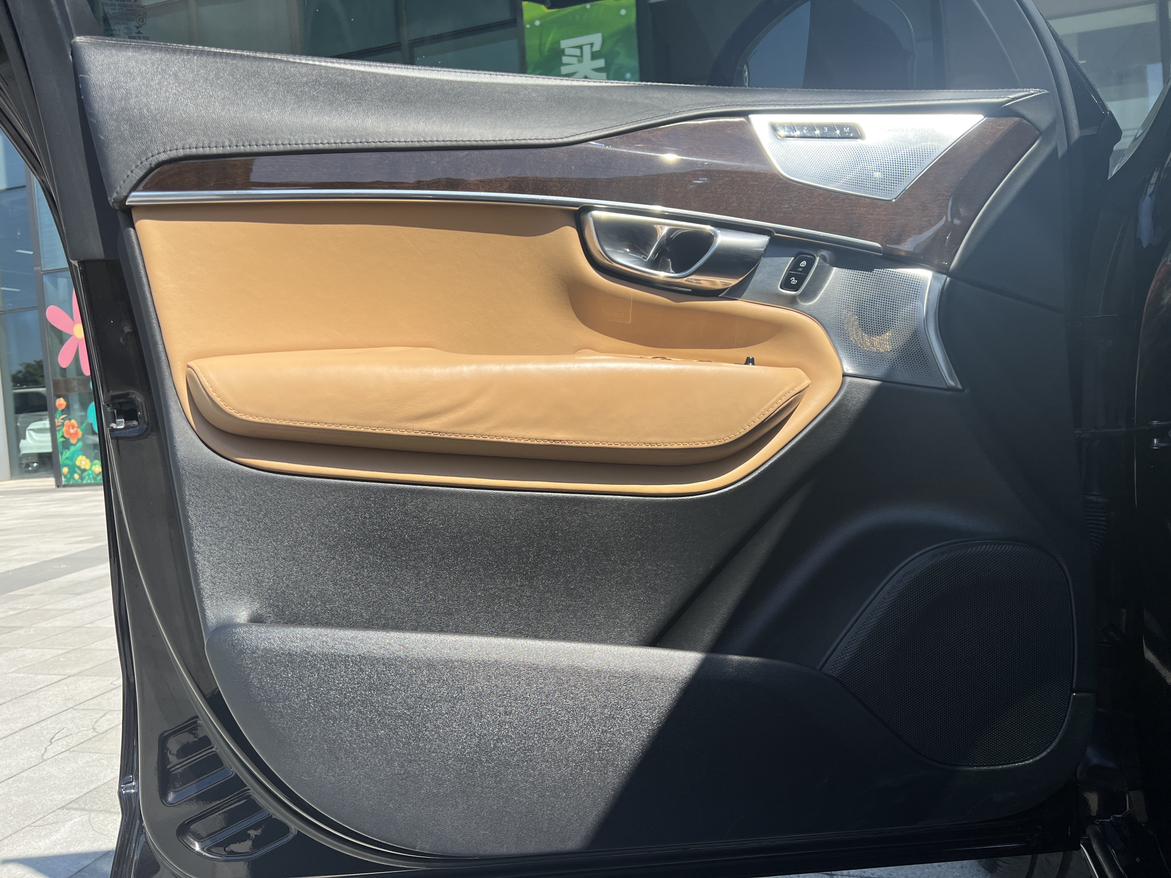 Volvo XC90 2016 thumb 7