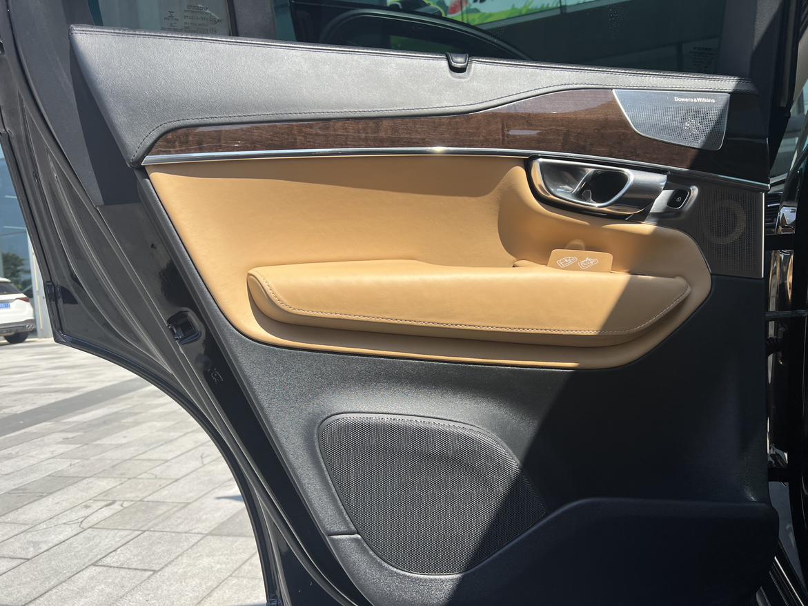 Volvo XC90 2016 thumb 9