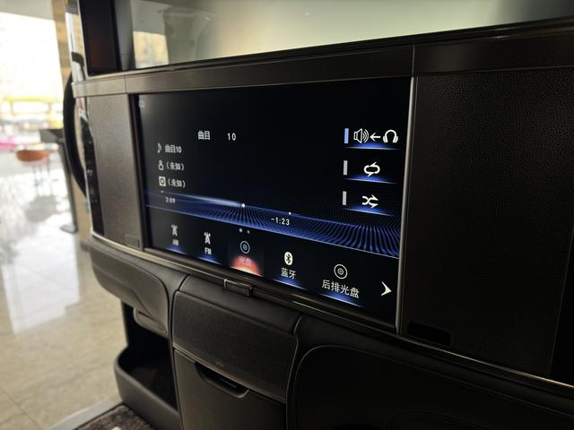 Lexus LM 2020 thumb 11