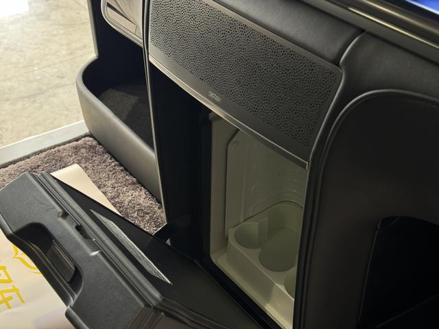 Lexus LM 2020 thumb 12