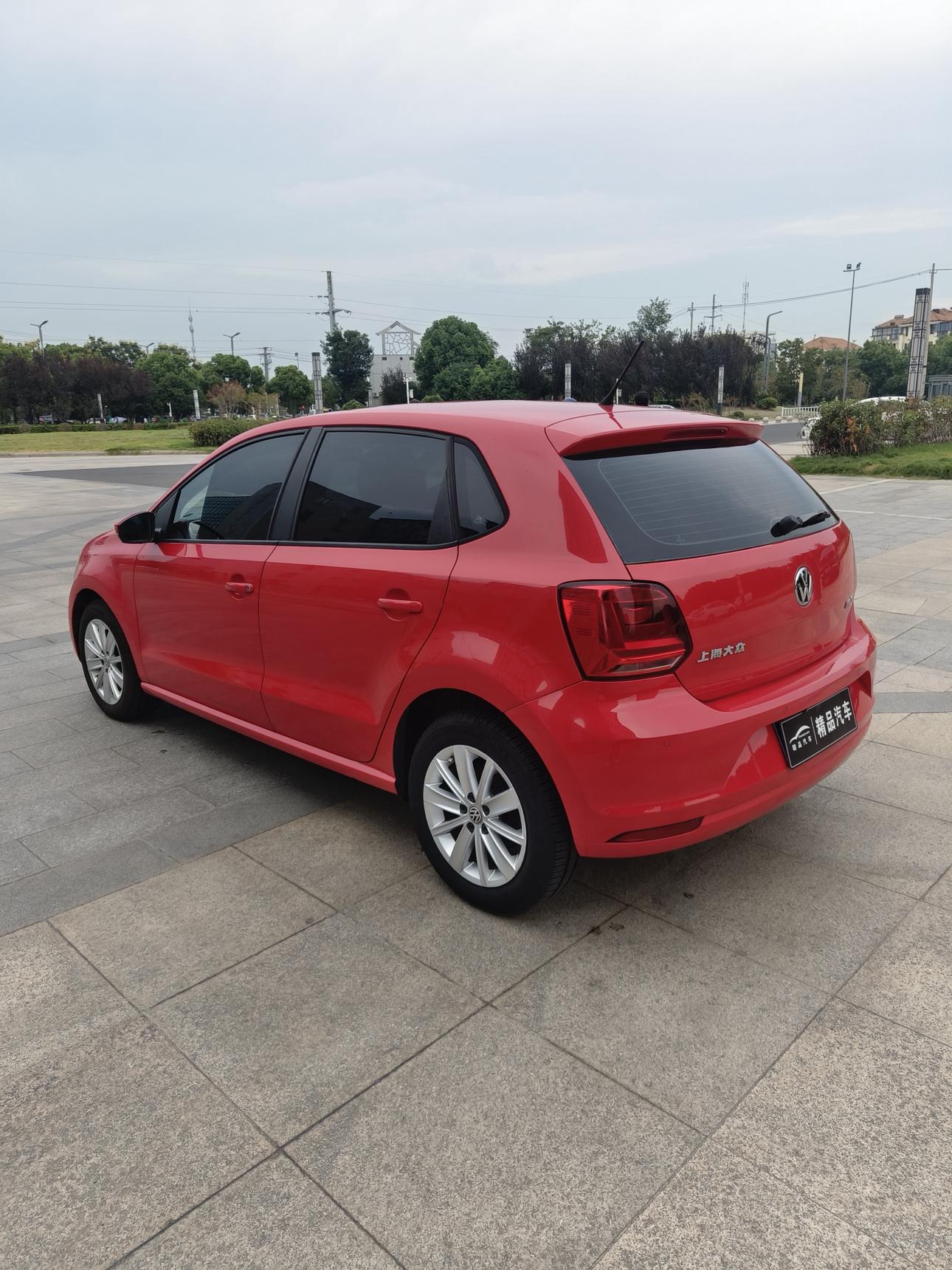 Volkswagen Polo 2015 thumb 2