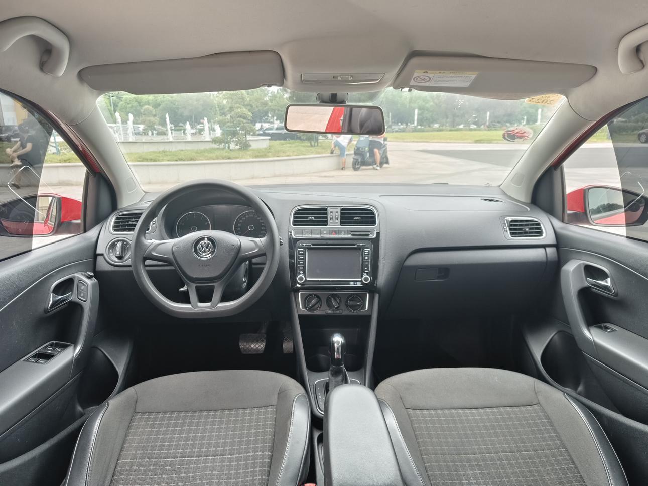Volkswagen Polo 2015 thumb 5