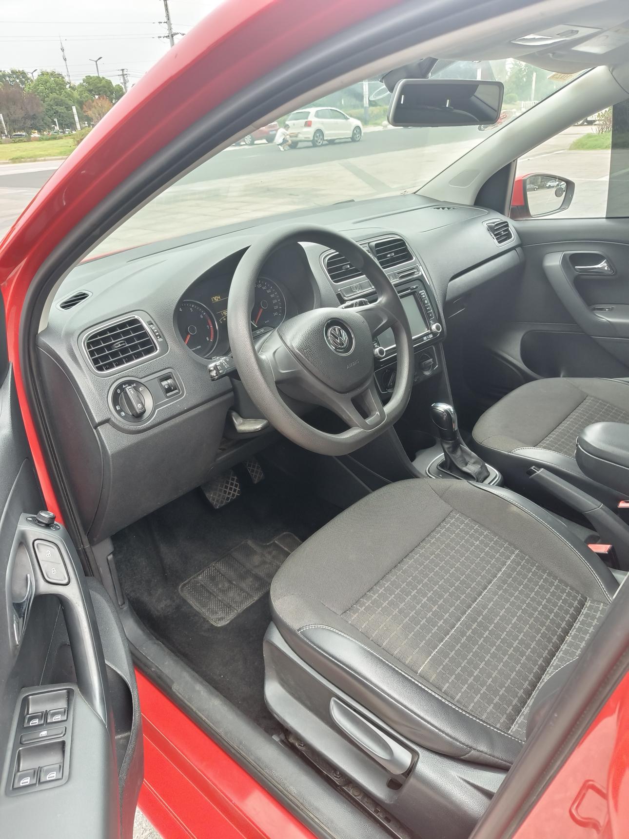 Volkswagen Polo 2015 thumb 6