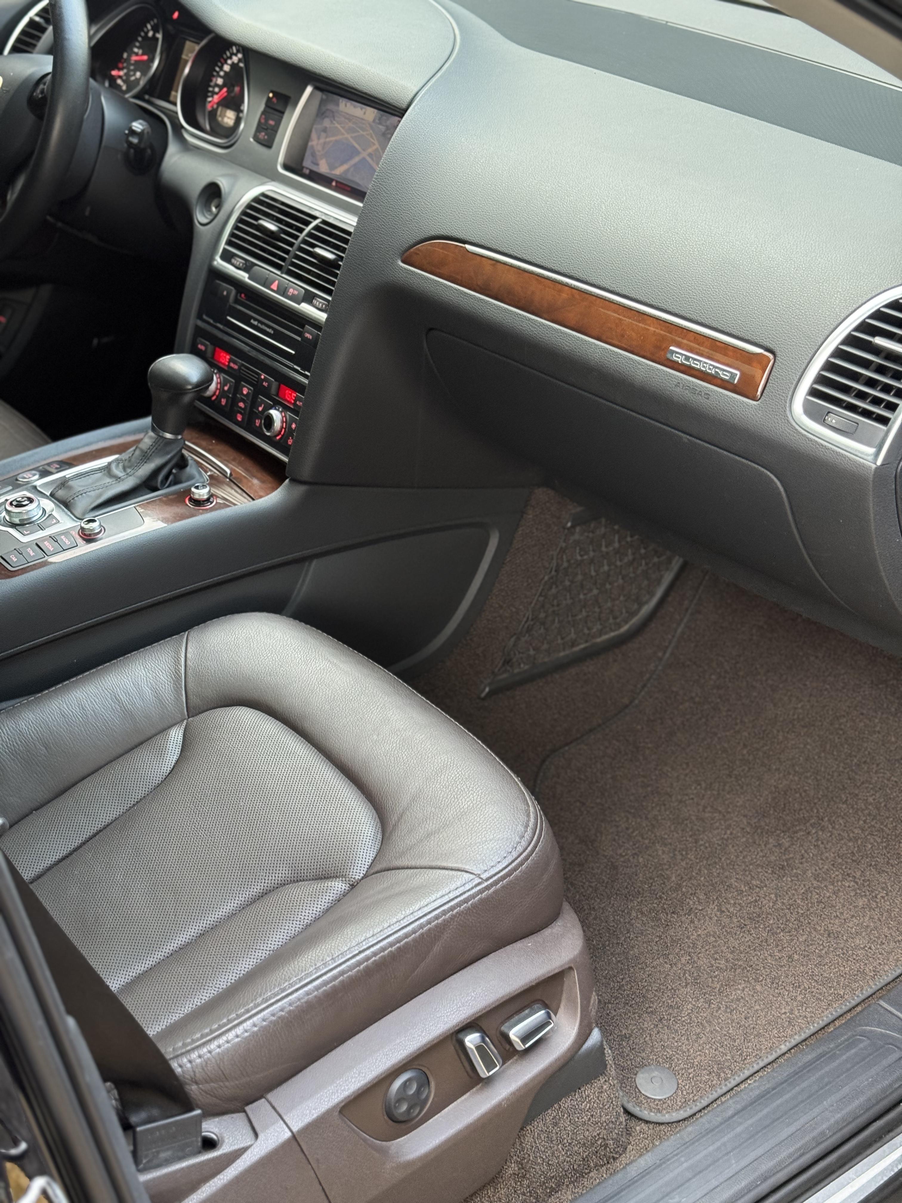 Audi Q7 2013 thumb 4