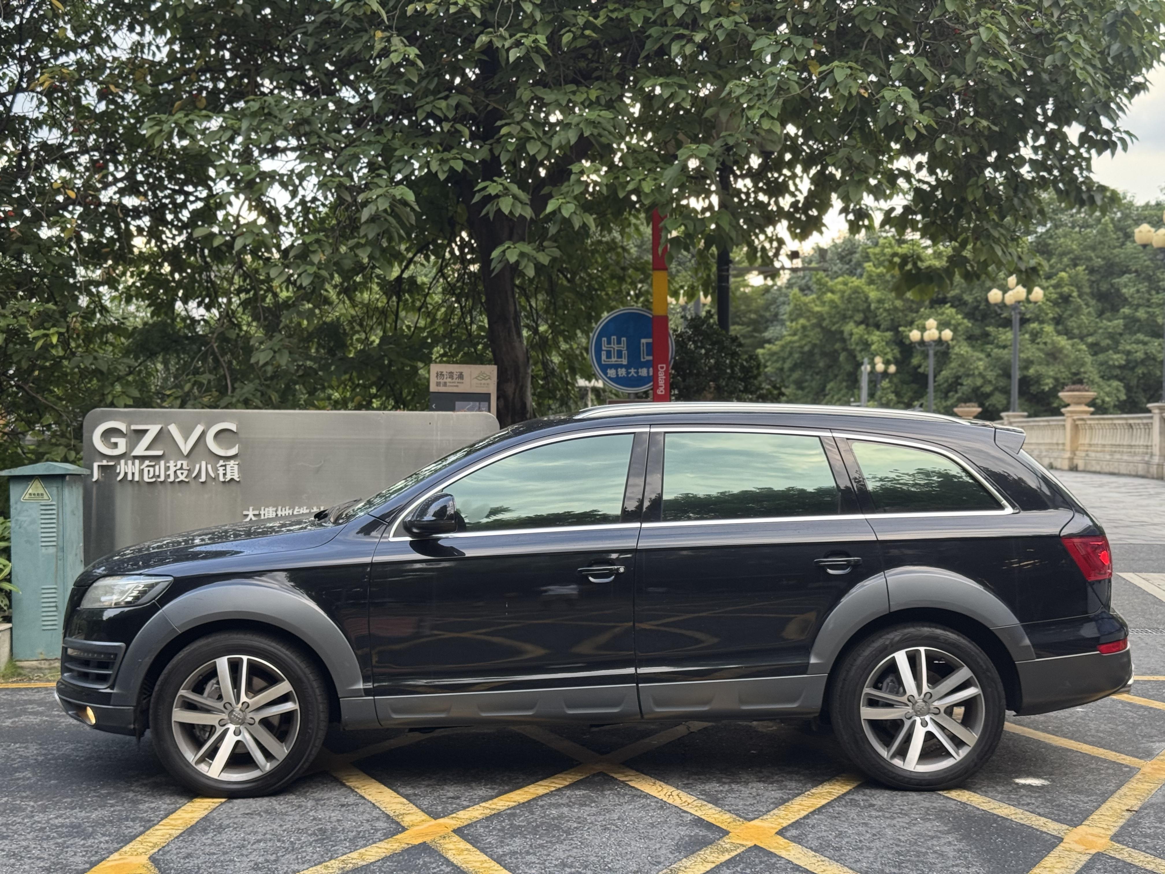 Audi Q7 2013 thumb 10