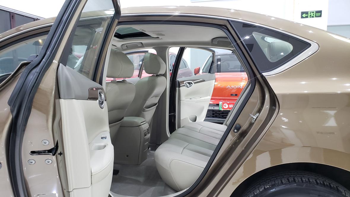 Nissan Sylphy 2012 thumb 9