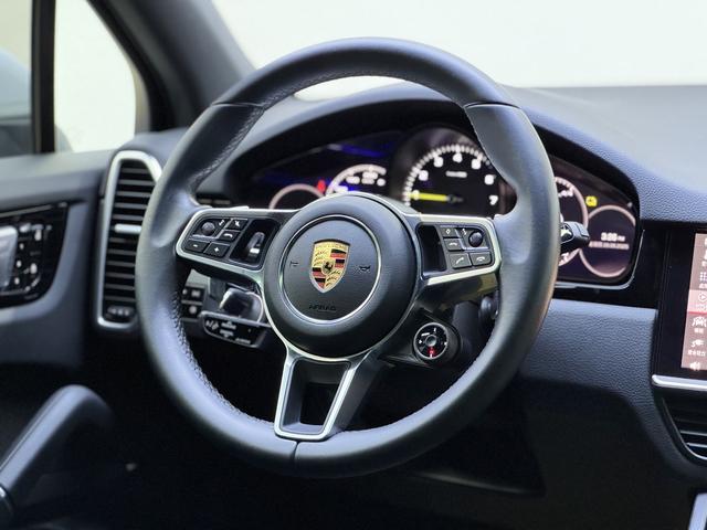 Porsche Cayenne 2021 thumb 8