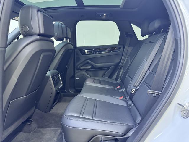 Porsche Cayenne 2021 thumb 10