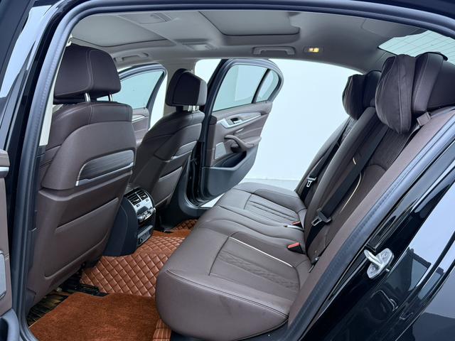 BMW 5 серии 2021 thumb 2