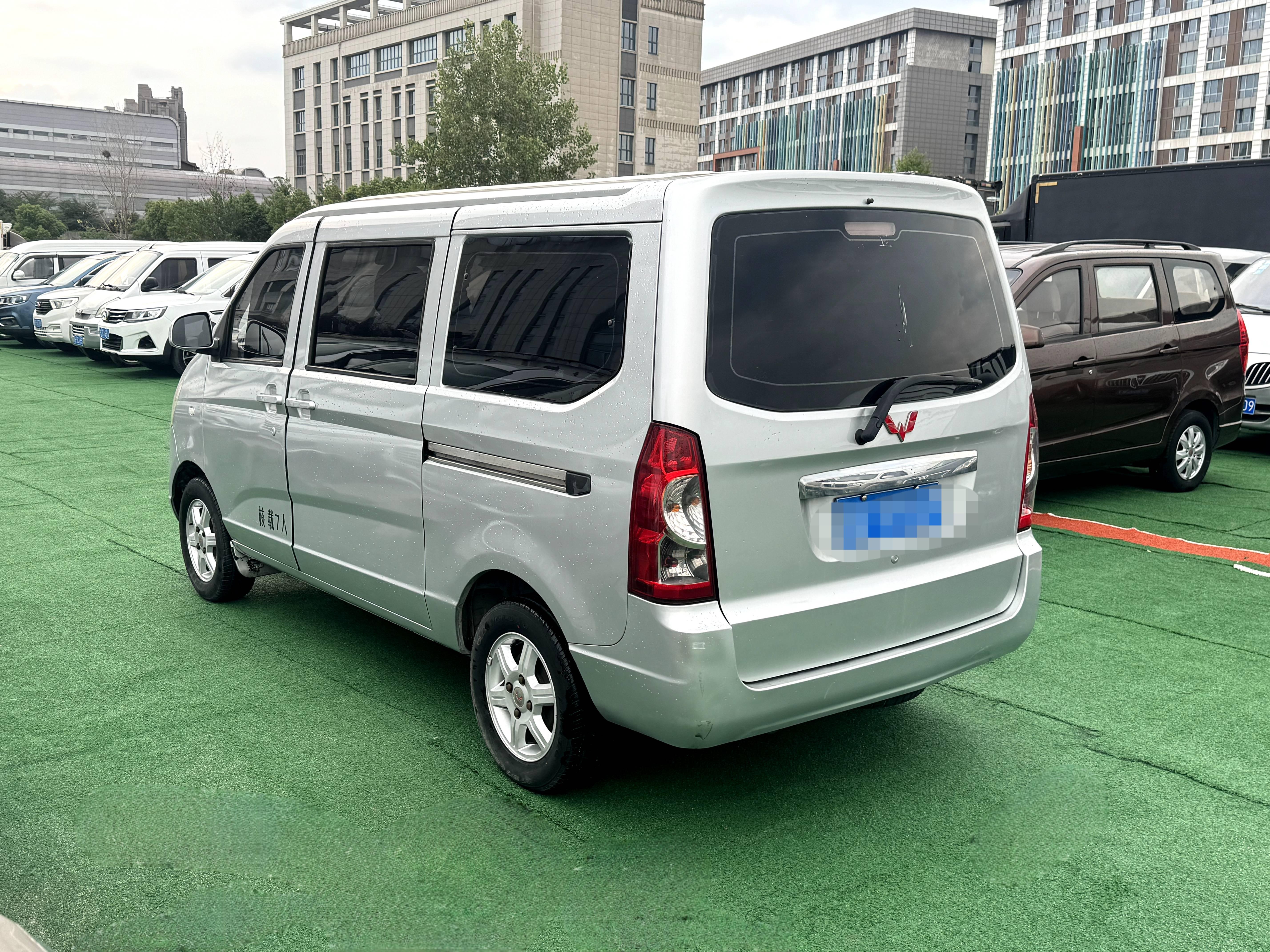 Wuling Rongguang 2014 thumb 3