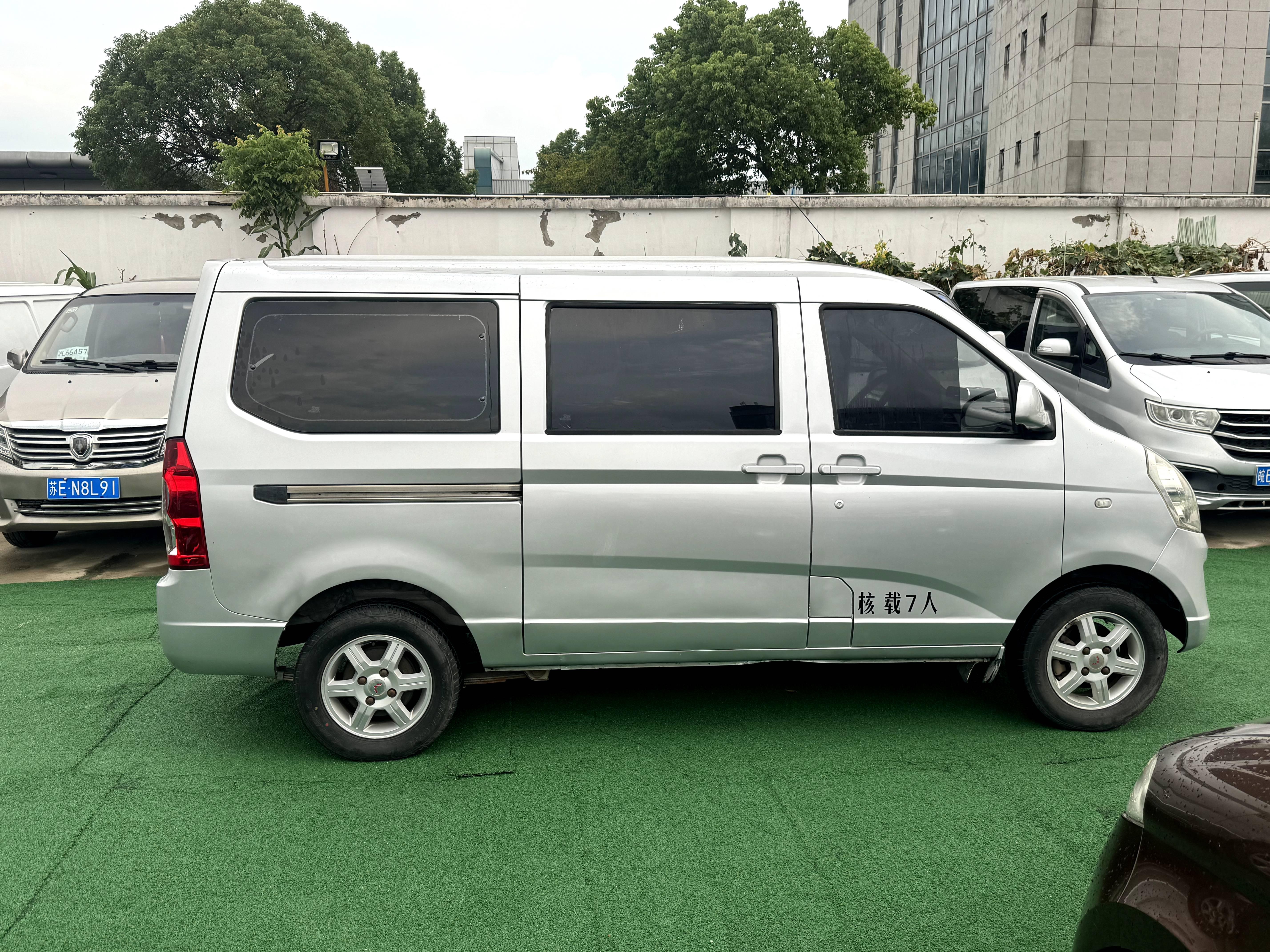 Wuling Rongguang 2014 thumb 6
