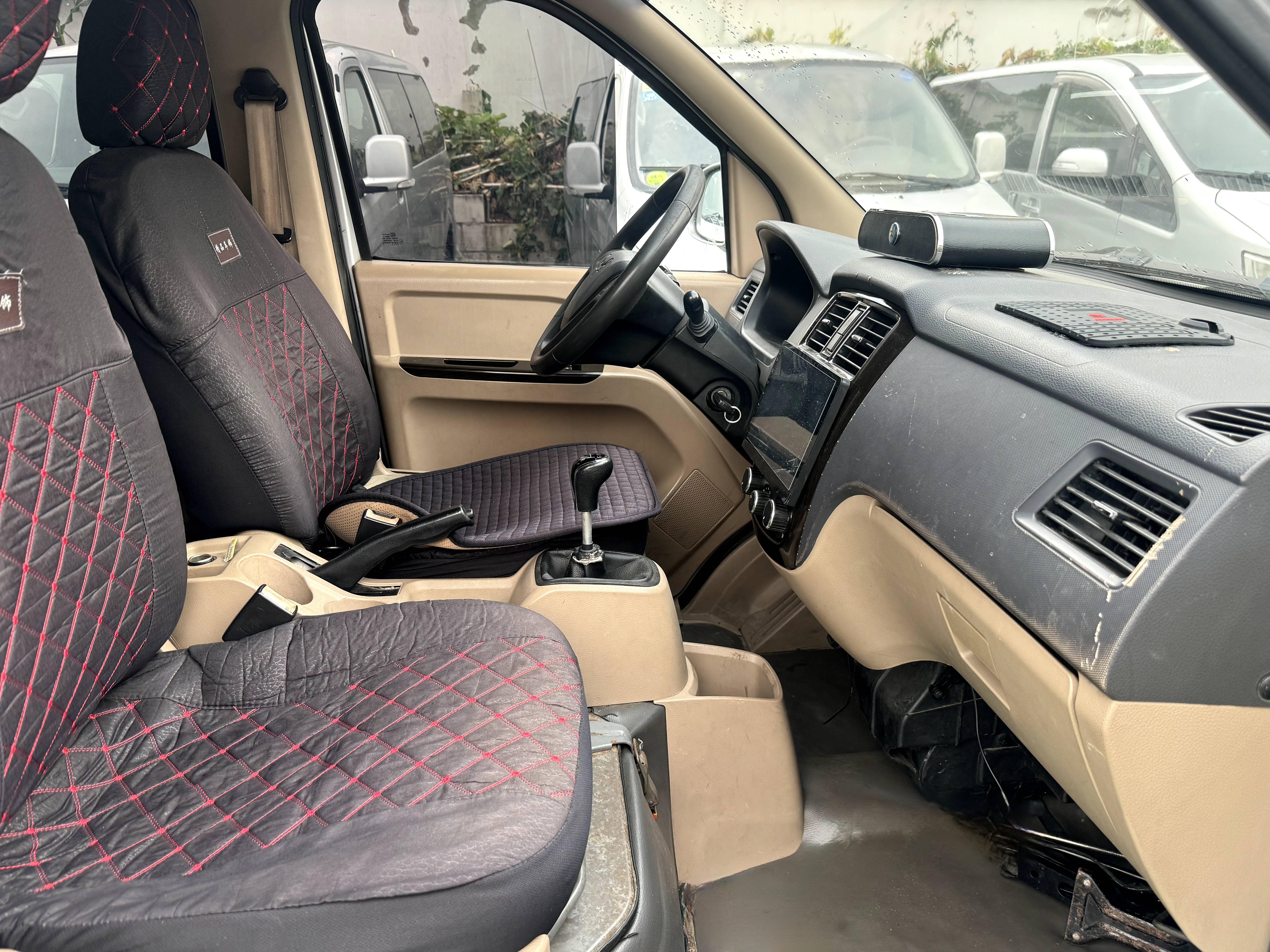 Wuling Rongguang 2014 thumb 10