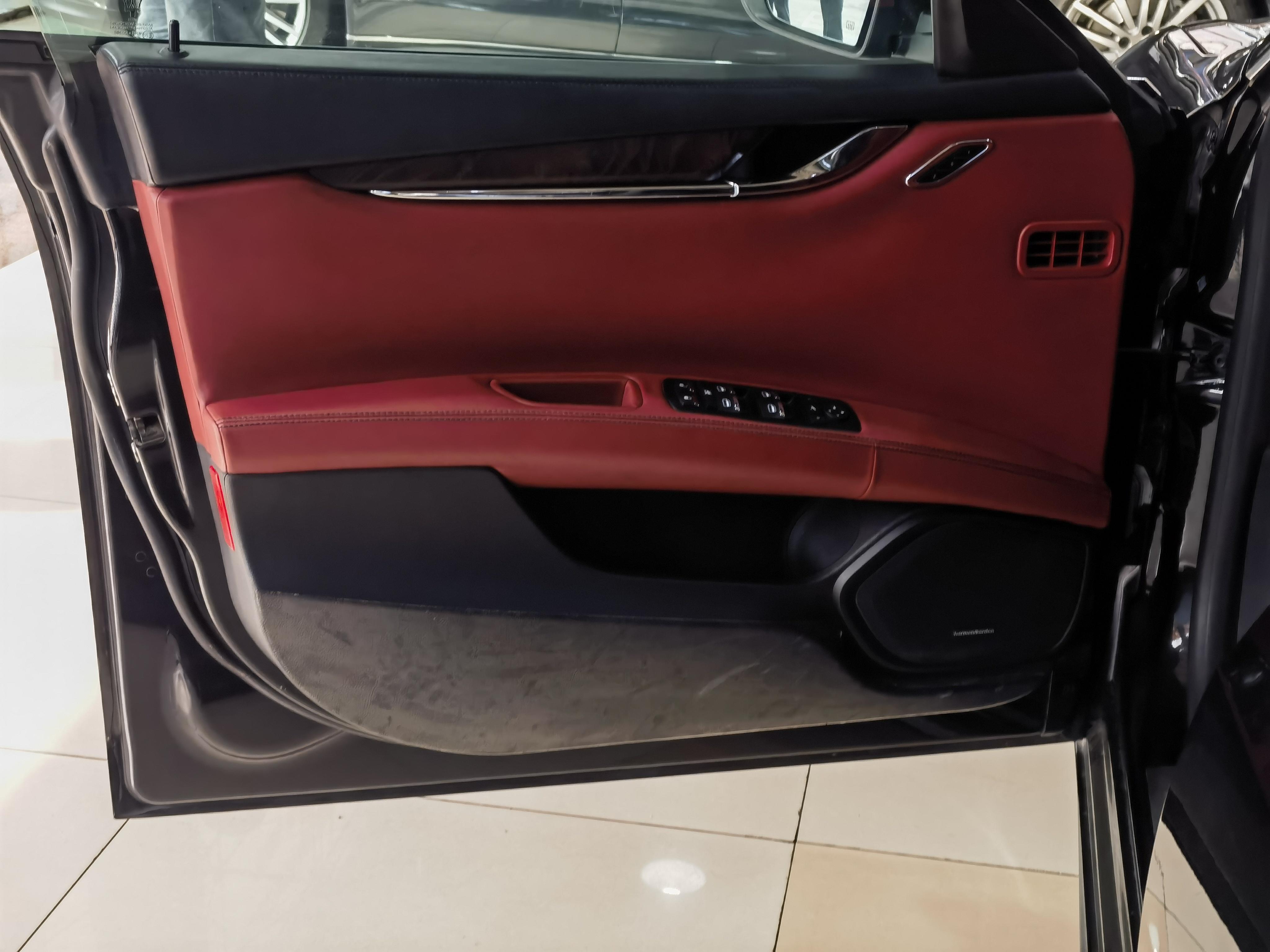 Maserati Ghibli 2017 thumb 6