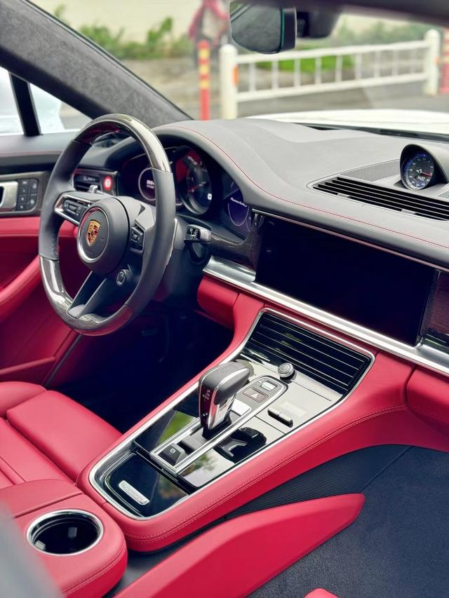 Porsche Panamera 2023 thumb 3