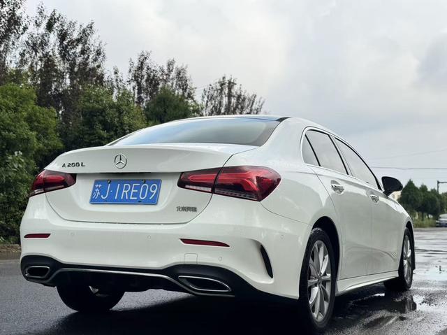 Mercedes-Benz A-Class 2019 thumb 4