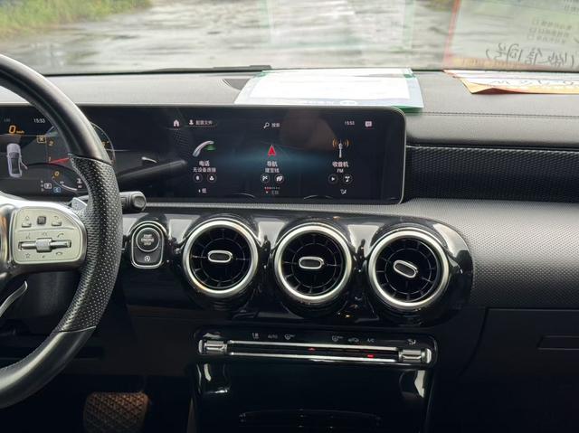 Mercedes-Benz A-Class 2019 thumb 11