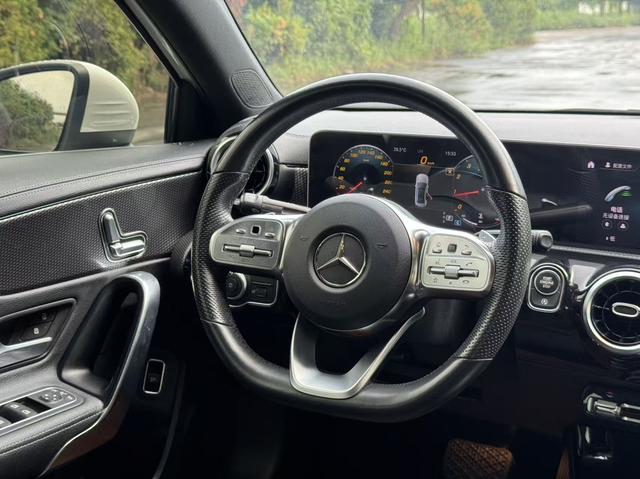 Mercedes-Benz A-Class 2019 thumb 12