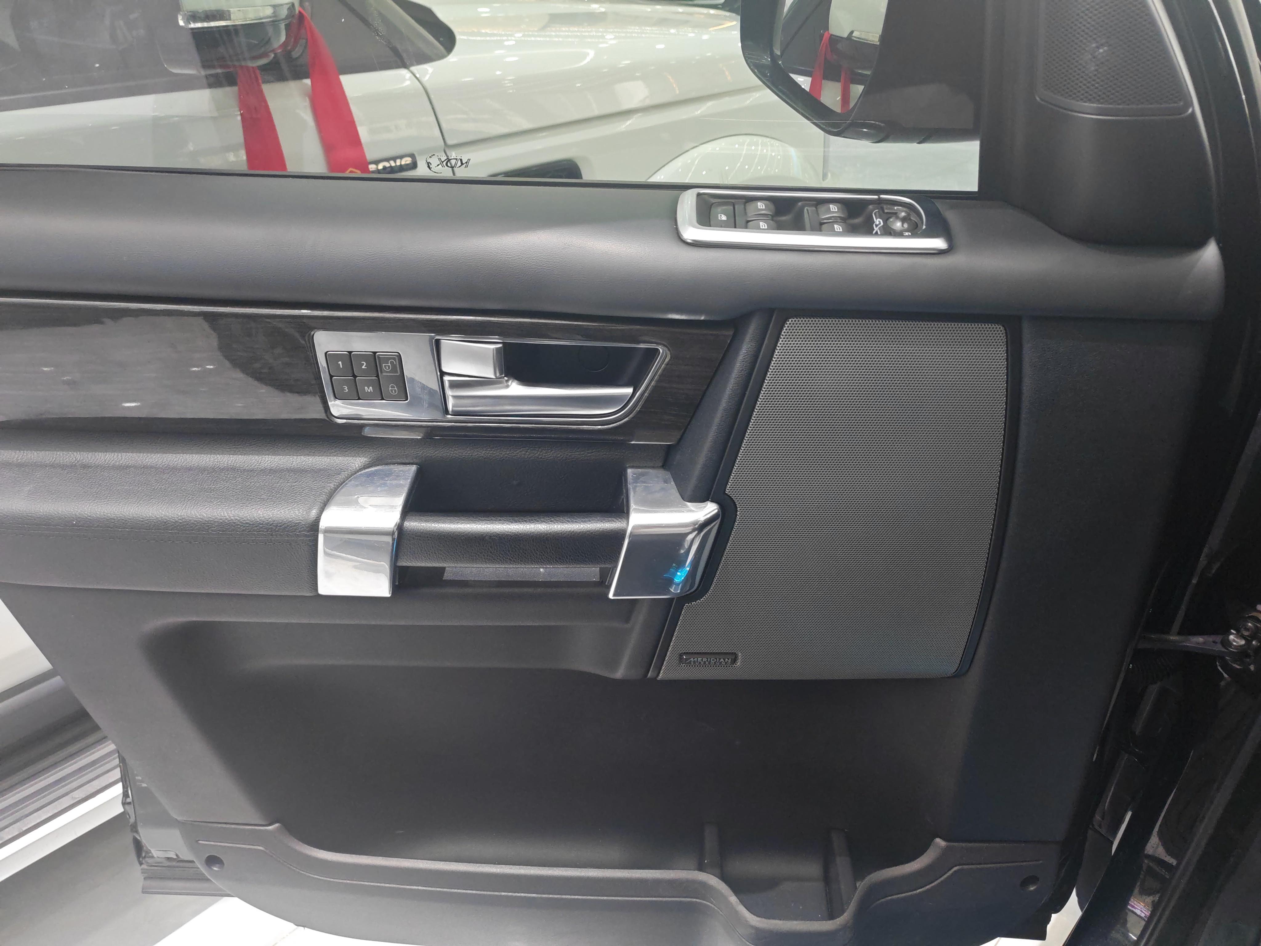 Land Rover Discovery 2015 thumb 7