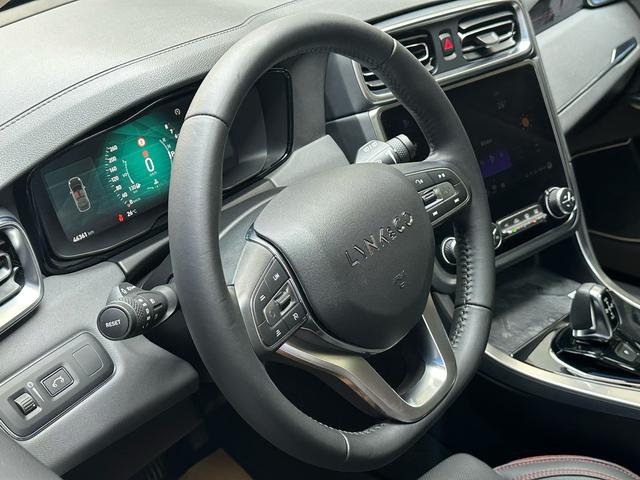 Lynk & Co 01 2019 thumb 4