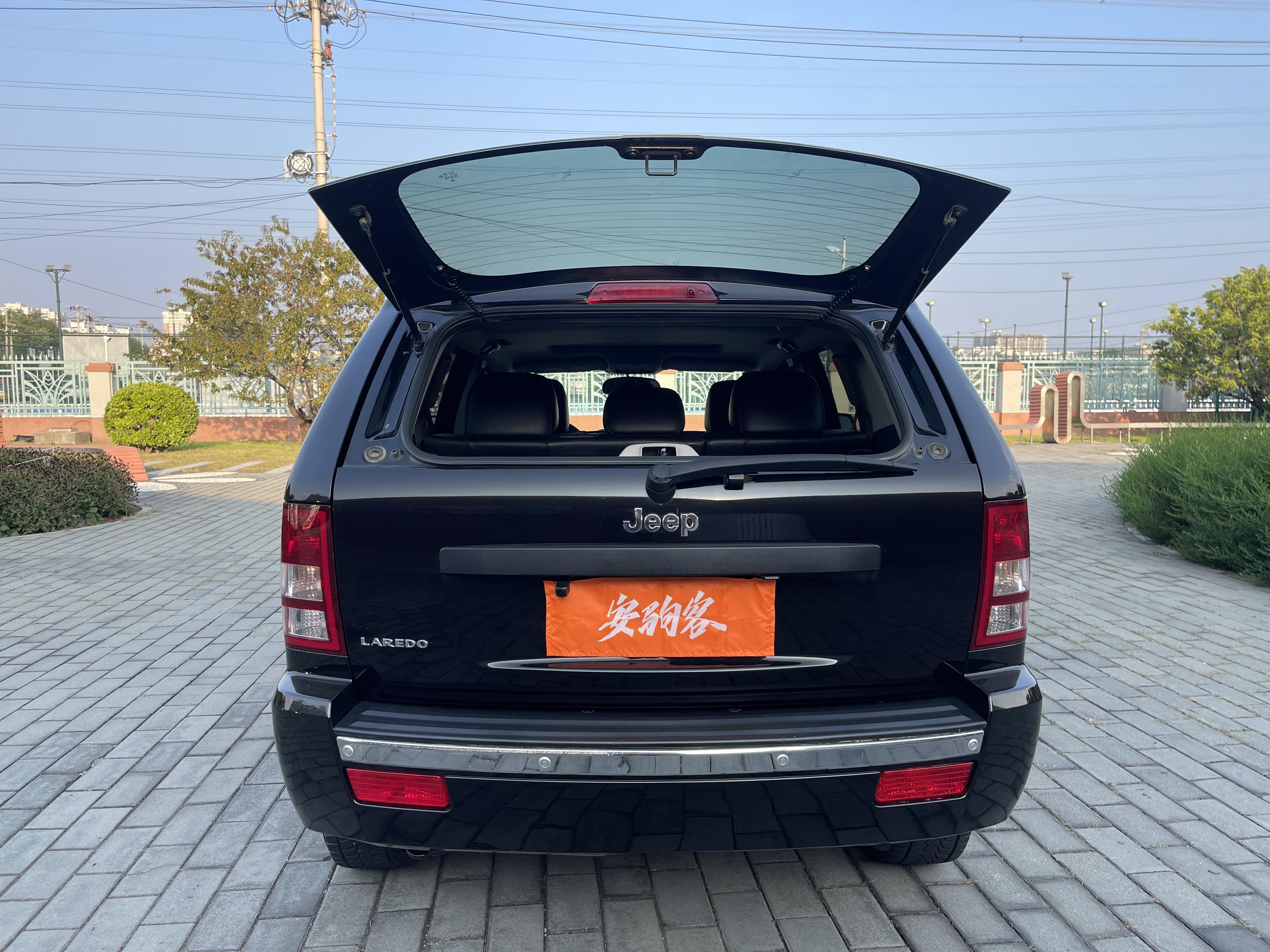 Jeep Grand Cherokee 2009 thumb 8