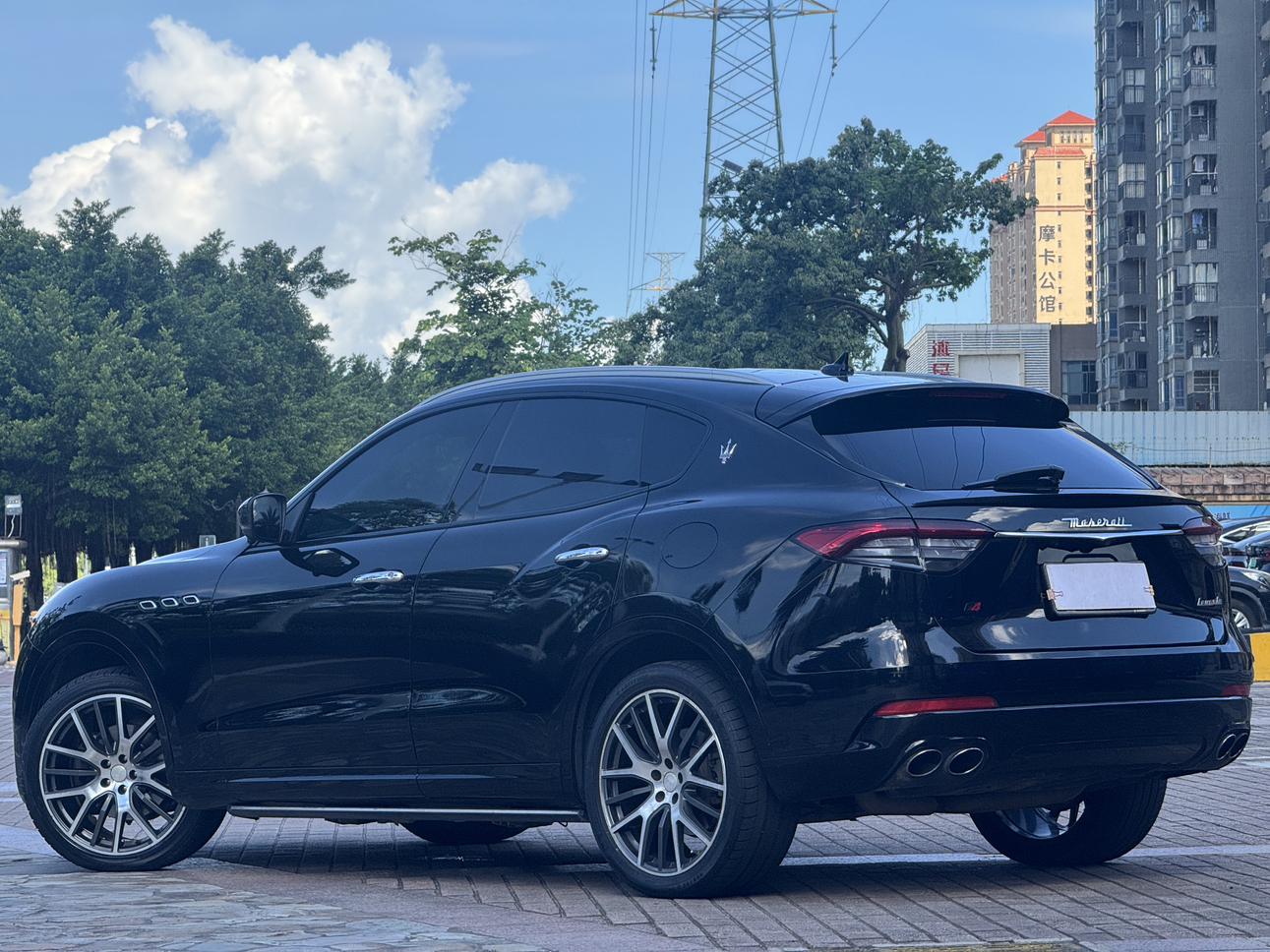 Maserati Levante 2017 thumb 2