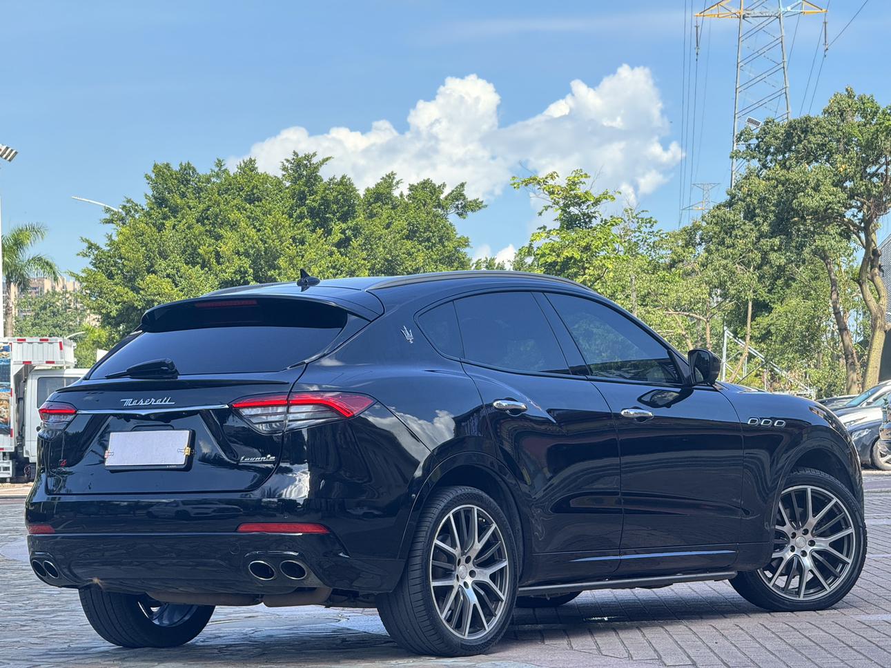 Maserati Levante 2017 thumb 4