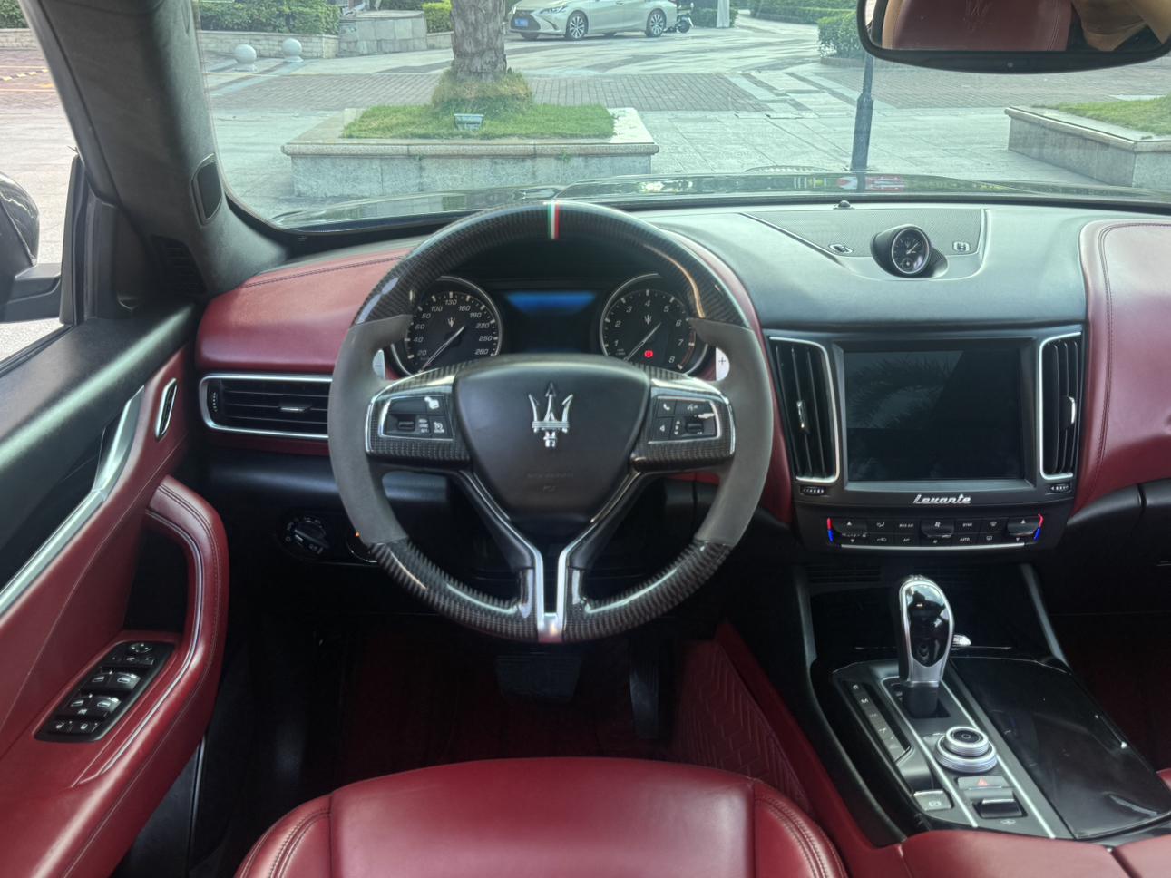 Maserati Levante 2017 thumb 6