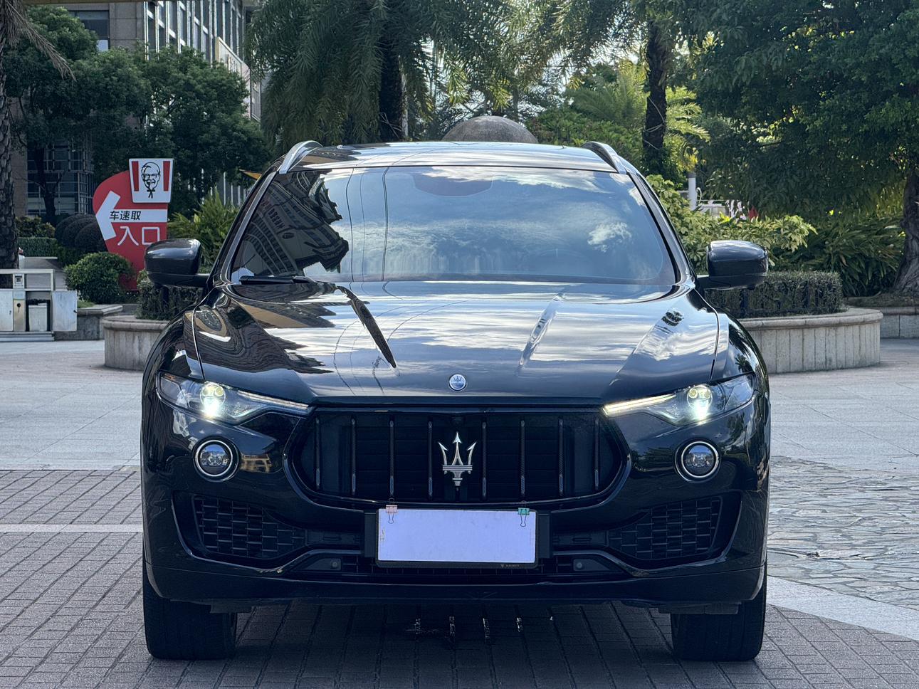 Maserati Levante 2017 thumb 11
