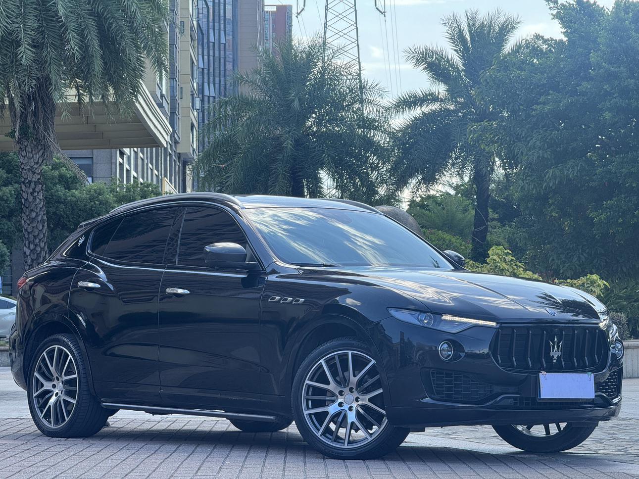 Maserati Levante 2017 thumb 12