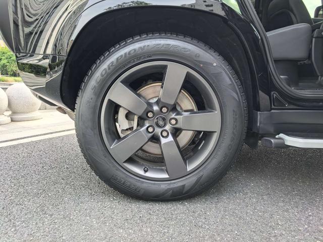 Land Rover Defender 2023 thumb 5