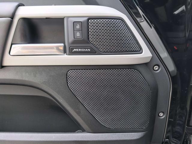 Land Rover Defender 2023 thumb 7