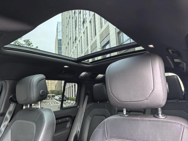 Land Rover Defender 2023 thumb 9