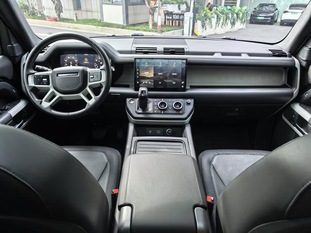 Land Rover Defender 2023 thumb 11