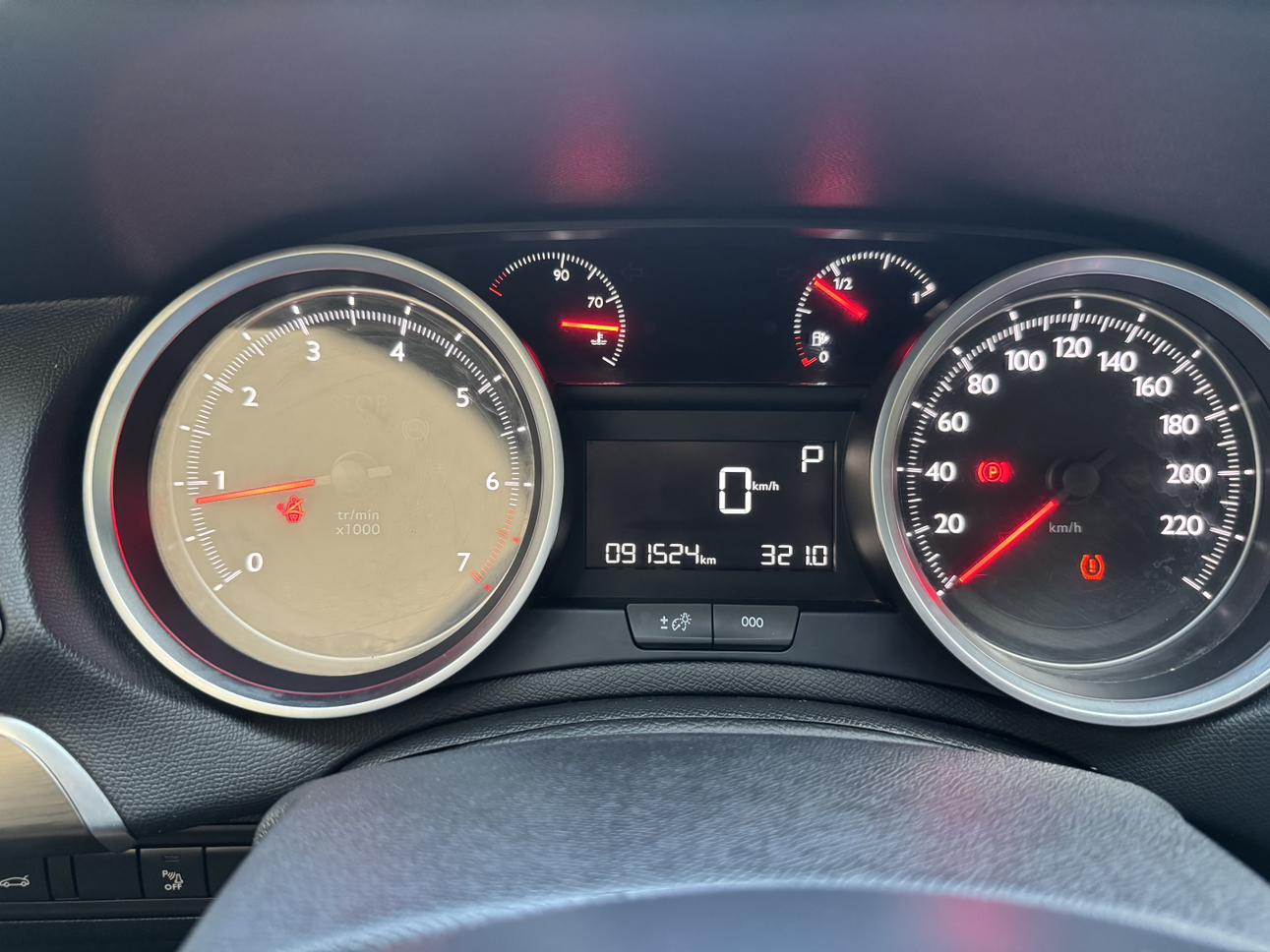 Peugeot 408 2017 thumb 10
