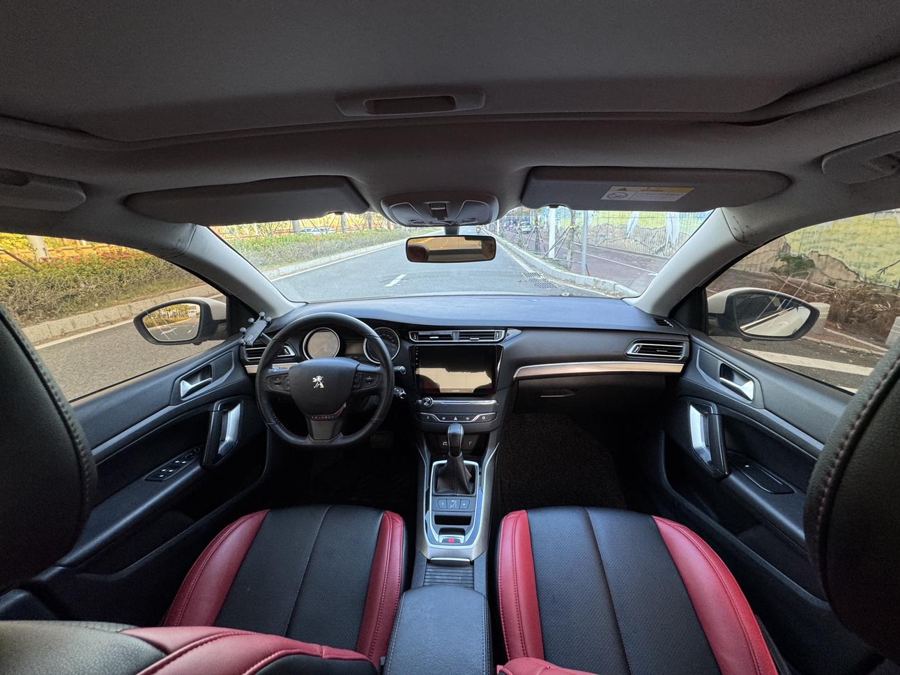 Peugeot 408 2017 thumb 11