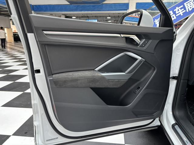 Audi Q3 2022 thumb 2