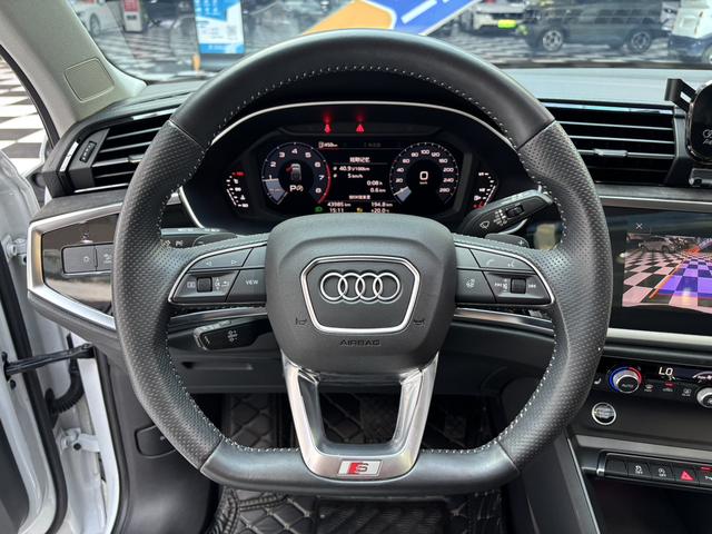 Audi Q3 2022 thumb 4